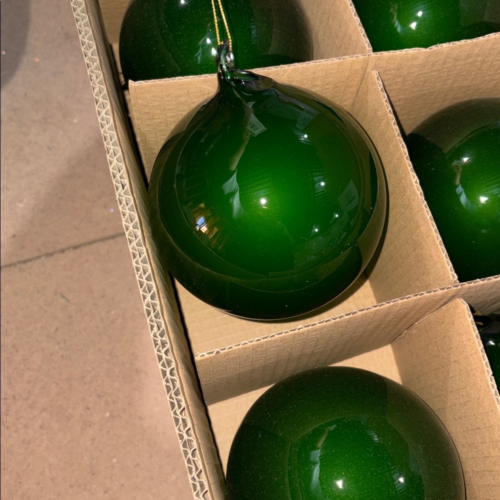 Emerald farrisilk ornament